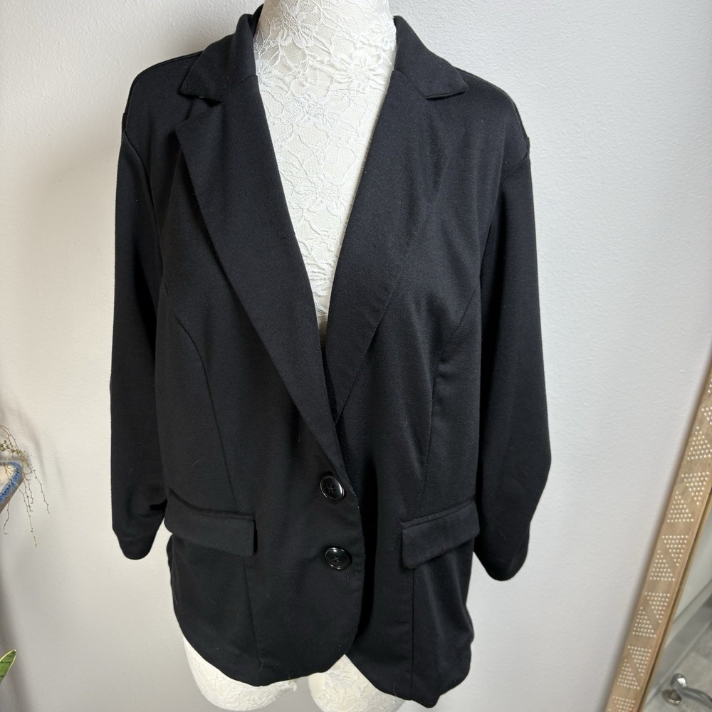 Torrid Women's Plus 2 / 2X ~ Black Two Button Ruched Sleeves stretch Blazer